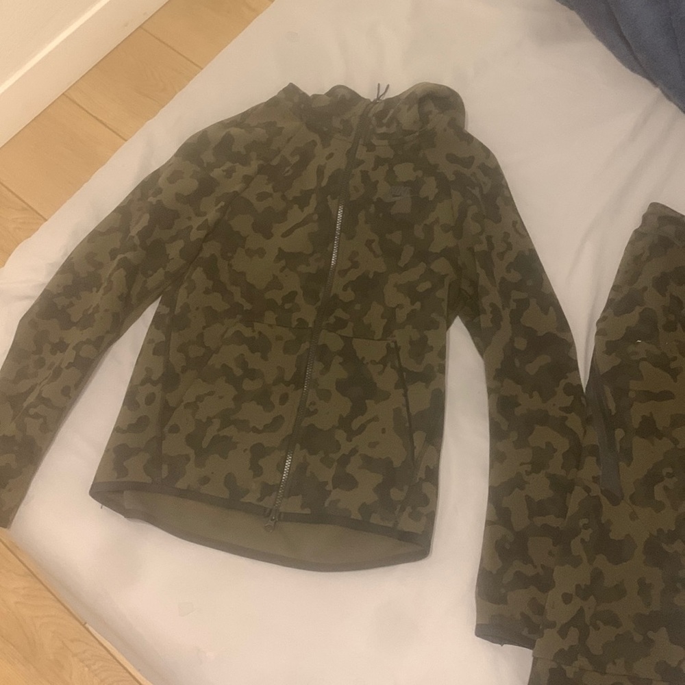 Camouflage nike tech Extra small jacket and pants